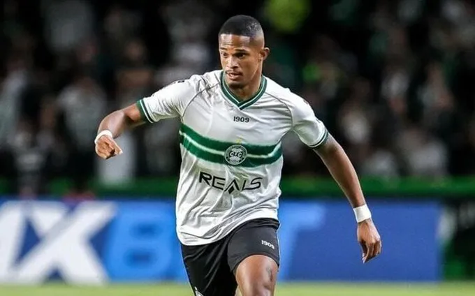 Ponte Preta contrata atacante David da Hora - Foto: Gabriel Thá/Coritiba