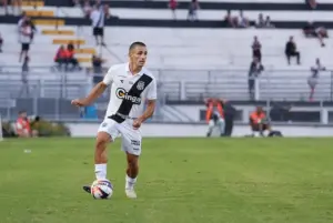 Lateral da Ponte Preta pede rescisão por 11 meses de salários atrasados