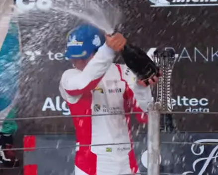 Filho de Felipe Massa vence segunda corrida em Interlagos e recebe elogios do pai