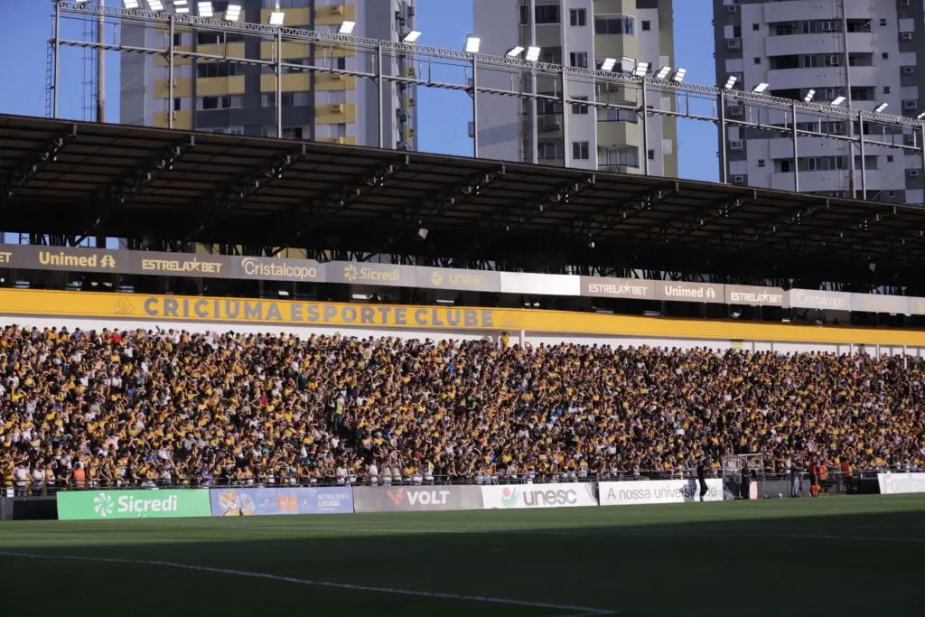 Criciúma faz estreia em casa com Heriberto Hülse reformado