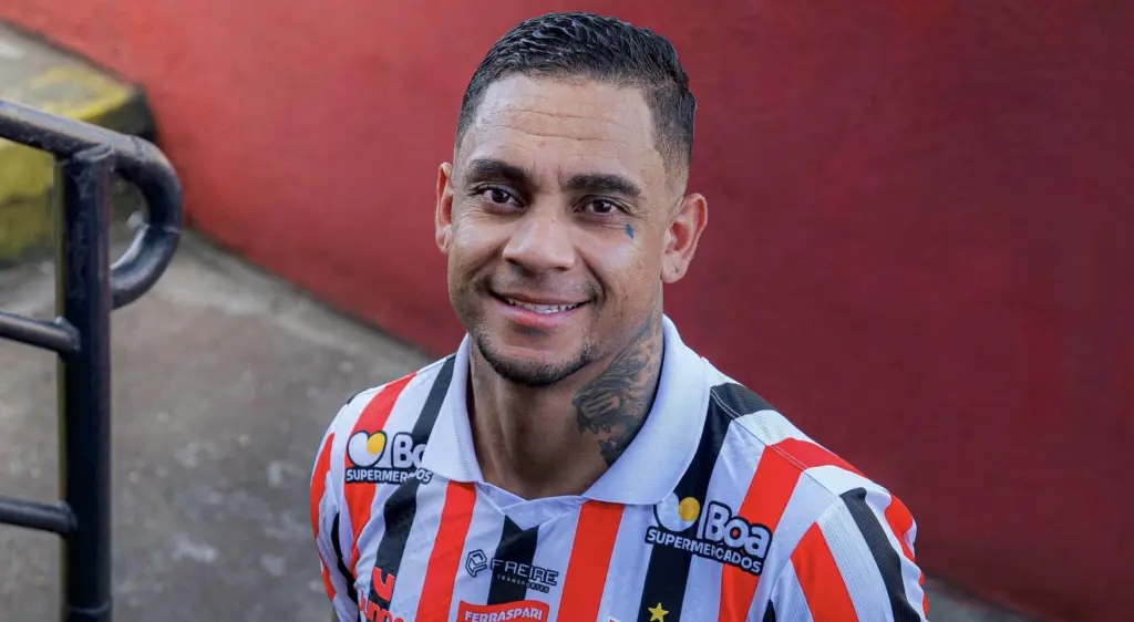 Lateral que foi preso em bloco de carnaval é anunciado pelo Paulista
