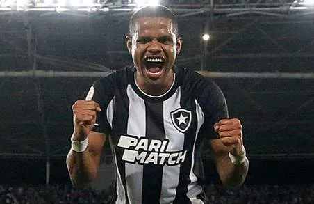 Júnior Santos volta ao Botafogo após recusa do Corinthians