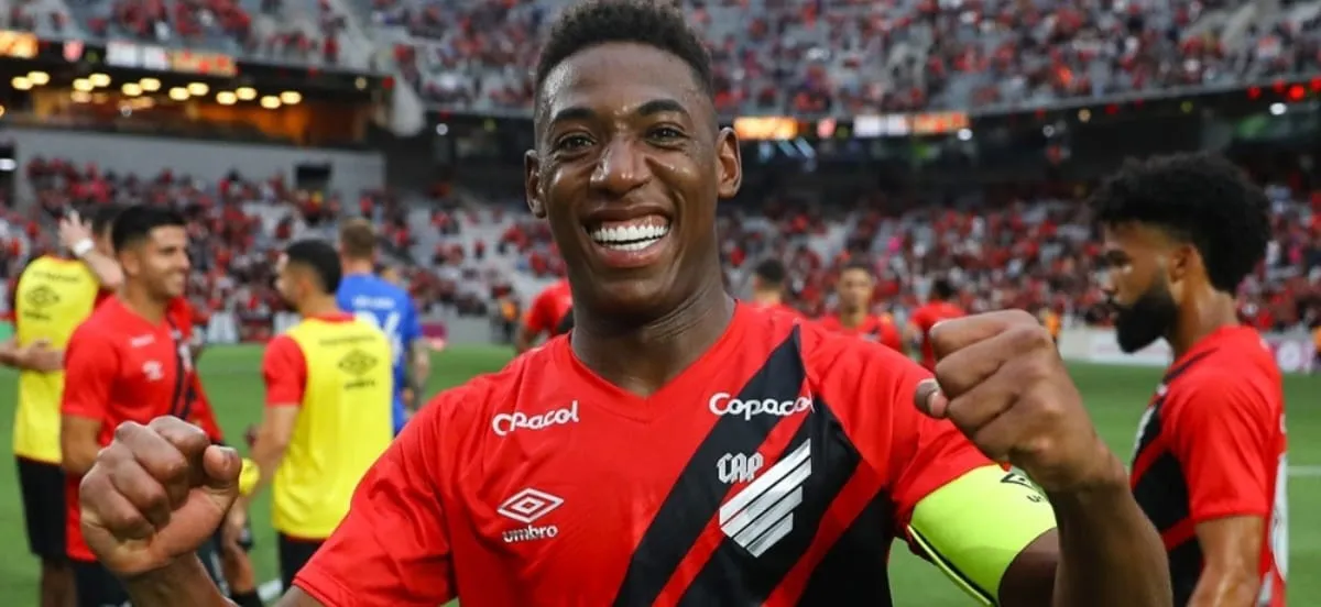 Léo Pelé em ação pelo Athletico-PR (Foto: Divulgação-CAP)