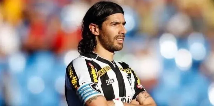 Ídolo do Botafogo-RJ pode assumir o cargo de técnico do clube