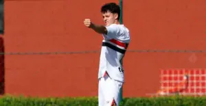 São Paulo negocia com CBF para ter Lucca contra o Internacional