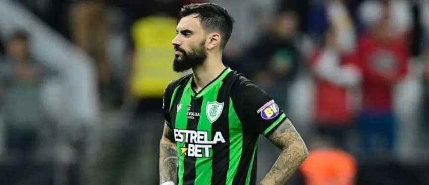 Mastriani em ação pelo Coelho (Foto: Mourão Panda/América-MG)