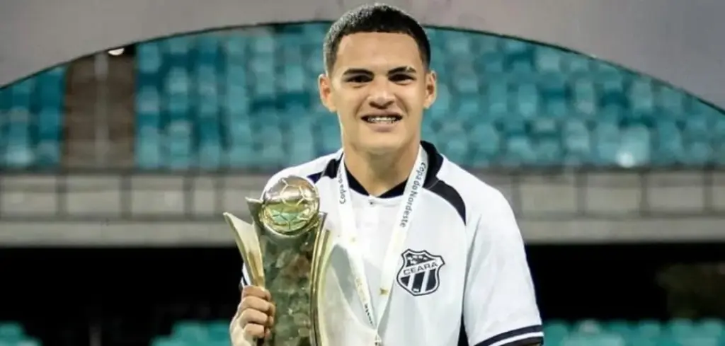 Athletico-PR mira a contratação de promissor meia do Ceará