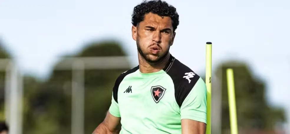 Márcio Silva durante treino (Foto: João Neto/Botafogo-PB)