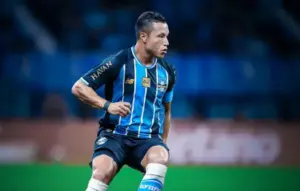 Cirurgia de Marlon é bem sucedida e jogador do Grêmio terá alta