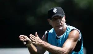 Vasco busca corrigir defesa com chegada de Renato Gaúcho