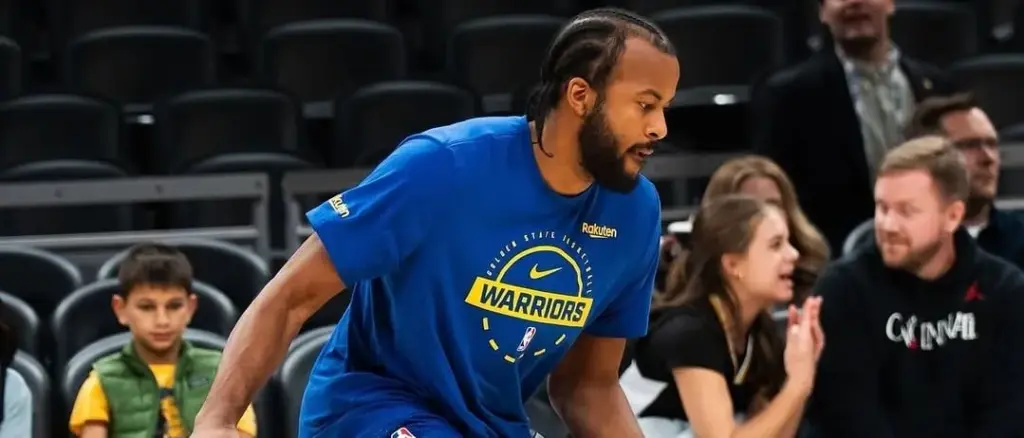 Atleta sofre lesão assustadora no joelho em jogo dos Warriors na NBA