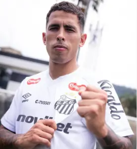 Oliva é apresentado no Santos e se diz 100% pronto para jogar