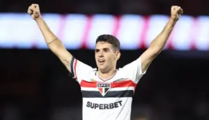 Oscar abre mão de milhões e encerra vínculo com São Paulo