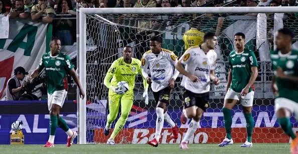 Carlos Miguel defendeu a cobrança de Robson