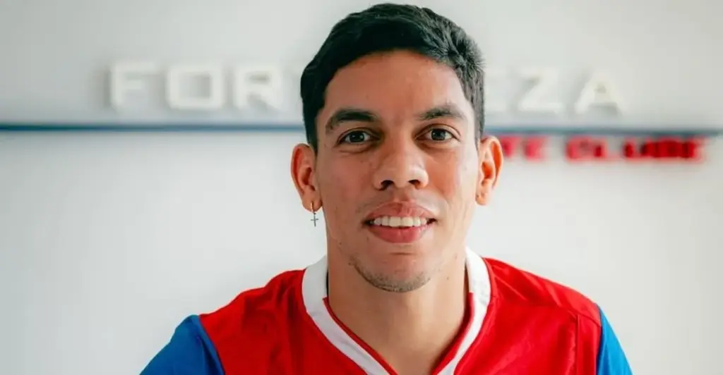 Fortaleza oficializa a contratação do atacante Paulo Baya