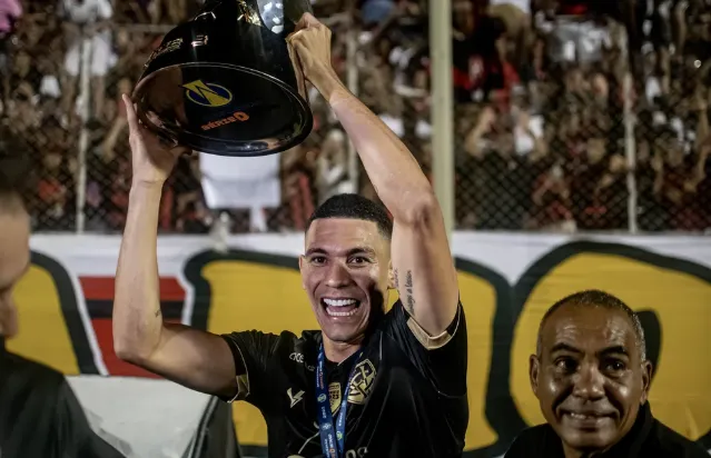 Ponte Preta contrata Leo Gomes