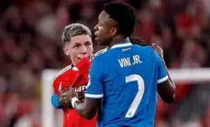 Infantino defende expulsão de jogadores que taparem a boca