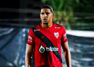 Léo Jacó celebra classificação do Atlético-GO na Copa do Brasil e mira estreia na Série B