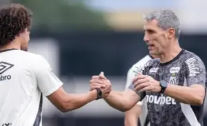 Santos observa próximos jogos para definir futuro de Vojvoda