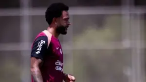 Corinthians busca quitar dívida com Memphis para renovar contrato