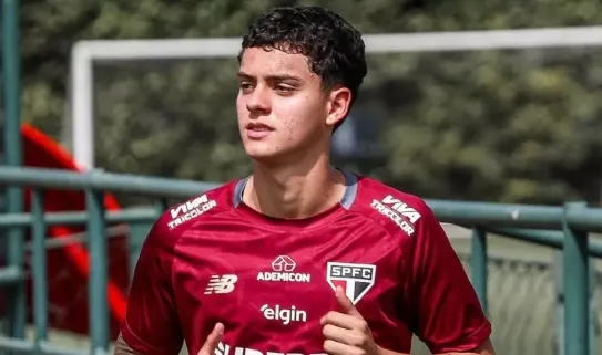 São Paulo fica sem Lucca contra o Internacional após negativa da CBF