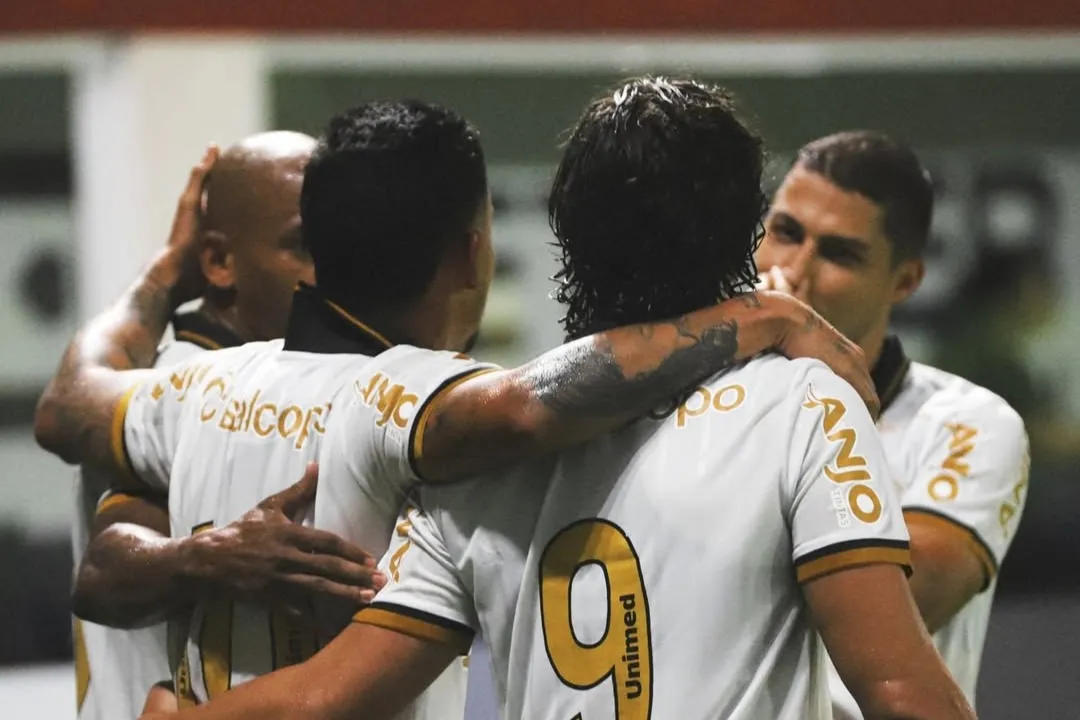 CATARINENSE: Criciúma bate Camboriú e celebra Taça Acesc 70 anos (Foto: Celso da Luz/CEC)