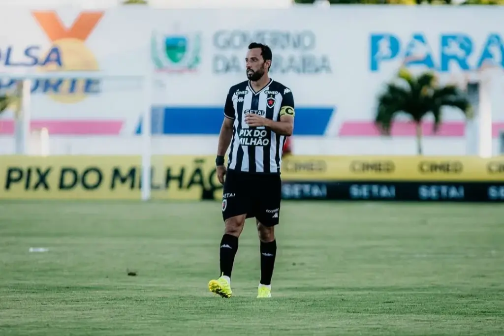 PARAIBANO: Botafogo-PB vira contra o Serra Branca e vai para final (Foto: Divulgação/Botafogo-PB)