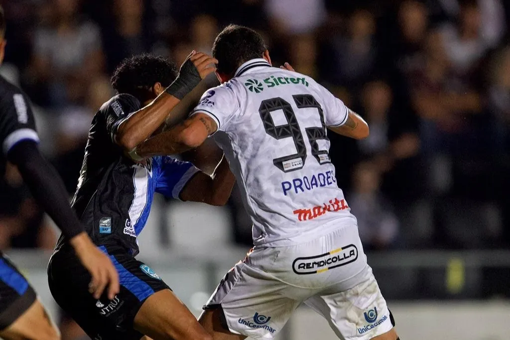 Operário-PR 2 x 0 Capital-DF - Fantasma avança na Copa do Brasil (Foto: Andre Oito/OPE)
