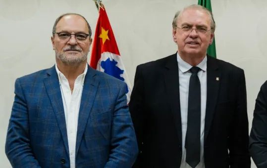 Romeu Tuma Jr, presidente do Conselho (esquerda) e Osmar Stábile, presidente do Corinthians (direita)