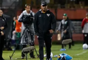 Roger vibra com boa estreia no comando do São Paulo: 'Abaixou a temperatura'