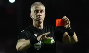 Daronco relata ofensa de Abel Ferreira após expulsão: 'Seu cagão'