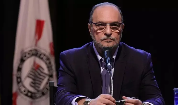 Corinthians afasta presidente do Conselho em votação tumultuada