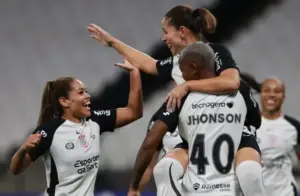 BRASILEIRO FEMININO: Corinthians goleia o América-MG e volta ao G8; São Paulo empata com Flu