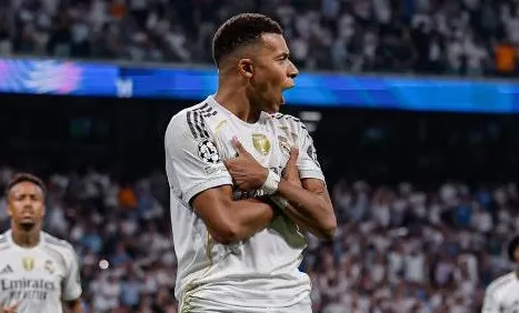 Real Madrid realiza exame no joelho errado de Mbappé e atrasa tratamento de lesão, diz jornal