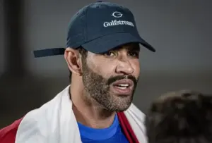 Cantor sertanejo ajudou o Vila Nova a fechar com Guto Ferreira