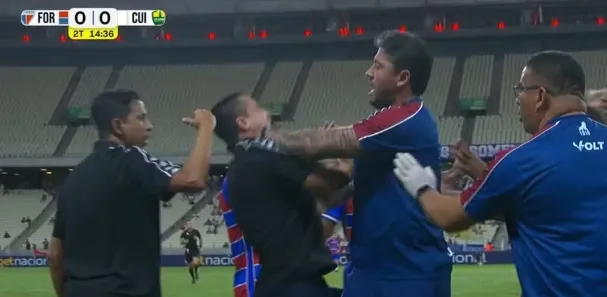 Thiago Carpini e Eduardo Barros trocam empurrões