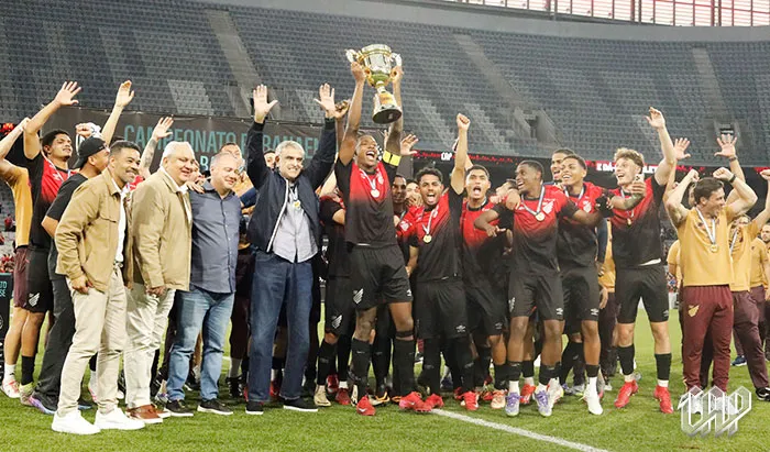 Após grande trabalho no Athletico, coordenador da base irá realizar estágio em gigante europeu 4 Sub20CAPxFCC 3