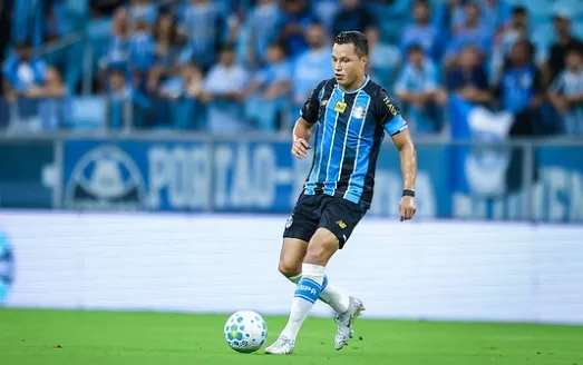 Marlon, do Grêmio, recebe alta após cirurgia no tornozelo
