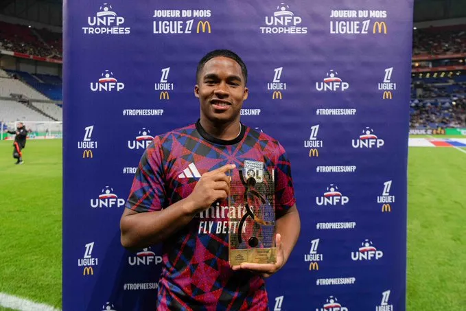 Tecnico do Lyon explica endrick no banco