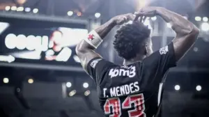 Vasco x Fluminense: Thiago Mendes recebe presente inusitado de árbitro