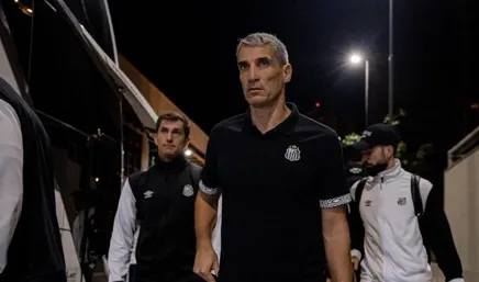 Santos mantém Vojvoda mesmo sob pressão da torcida