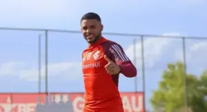 Internacional enfrenta transfer ban e busca regularizar situação