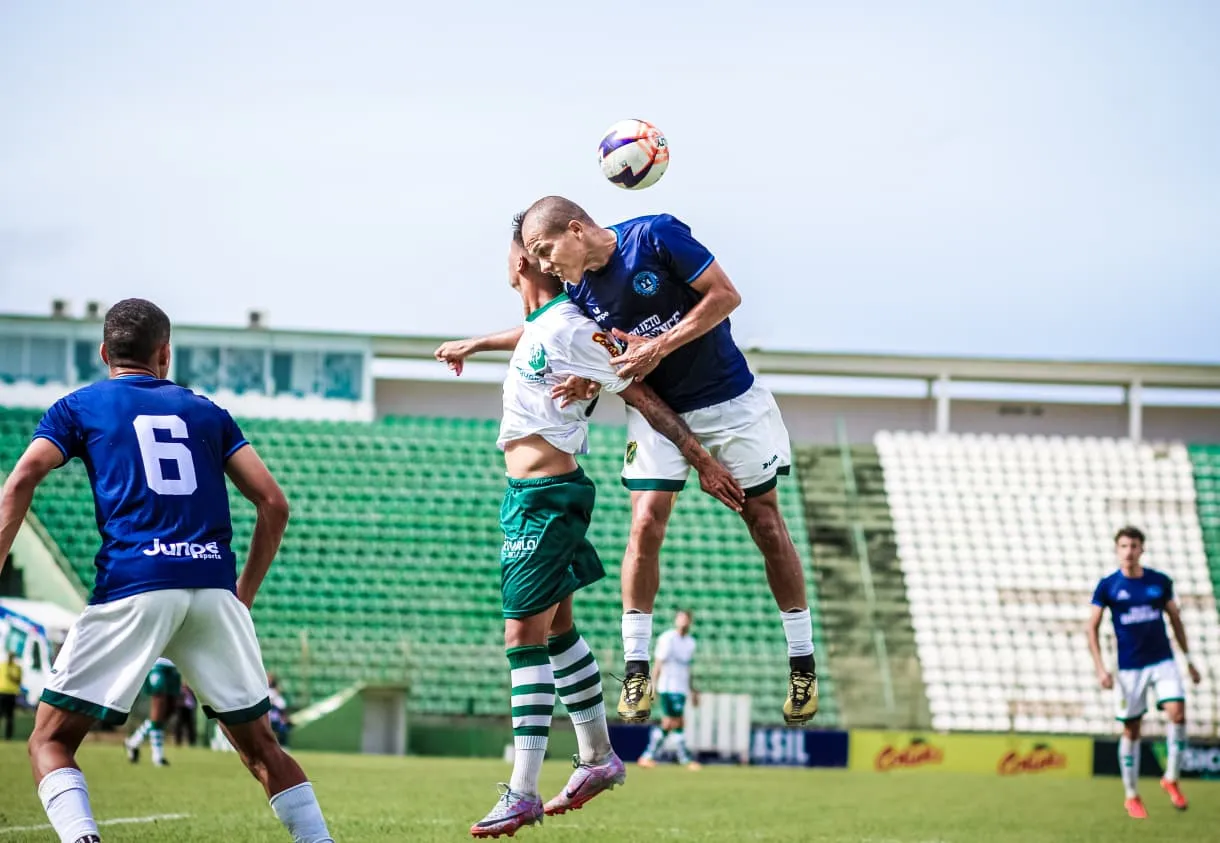 XV de Jaú com o uniforme do Oswaldo Cruz