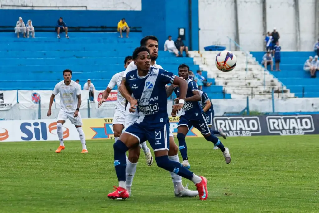 Taubaté 1 x 1 Grêmio Prudente - Empate rebaixa Carcará (Foto: Victor Cônsoli/ ECT)