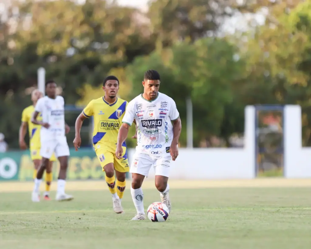 Catanduva 0 x 2 União São João - Arara vence duelo direto e entra no G8