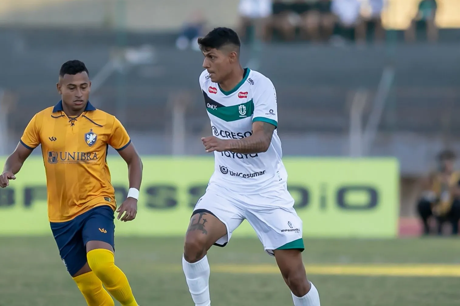 Maringá oficializa saída de atacante para o Japão e empréstimo de meia ao Vitória (Foto: Divulgação/Dogão)