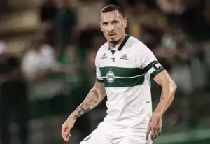 Maicon valoriza período de treinos do Coritiba e projeta duelo contra o Corinthians
