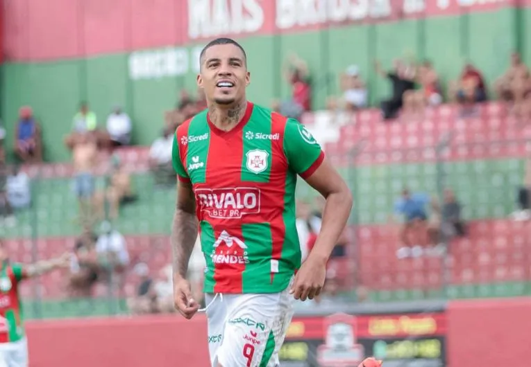 João Pedro, atacante da Portuguesa Santista - Foto: João Jardim/Agência Briosa