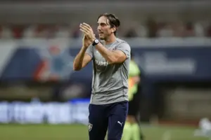 Zubeldía revela problema cardíaco e fala sobre pressão no futebol