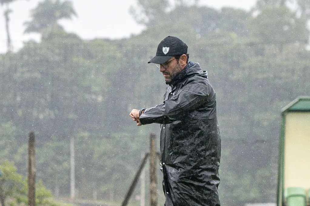 Alberto Valentim deixa dúvida América-MG